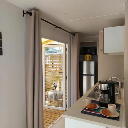 Spacieux Mobilhome Climatise 4 P Au Grau Du Roi En Camargue Кемпинг Ле-Гро-дю-Руа