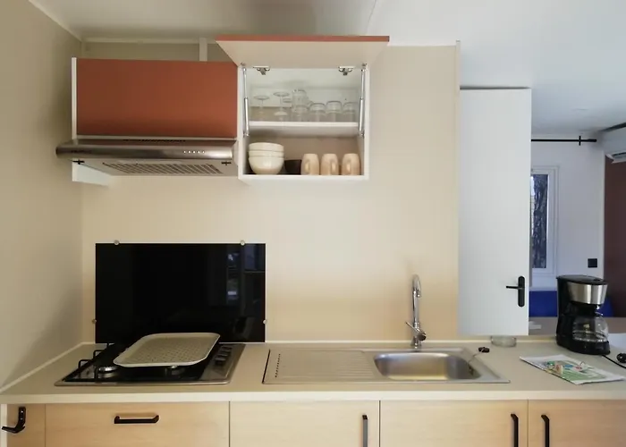 Кемпинг Spacieux Mobilhome Climatise 4 P Au Grau Du Roi En Camargue *