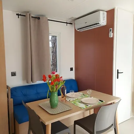 Spacieux Mobilhome Climatise 4 P Au Grau Du Roi En Camargue Camping