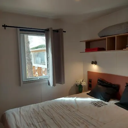 Campsite Spacieux Mobilhome Climatise 4 P Au Grau Du Roi En Camargue Le Grau-du-Roi